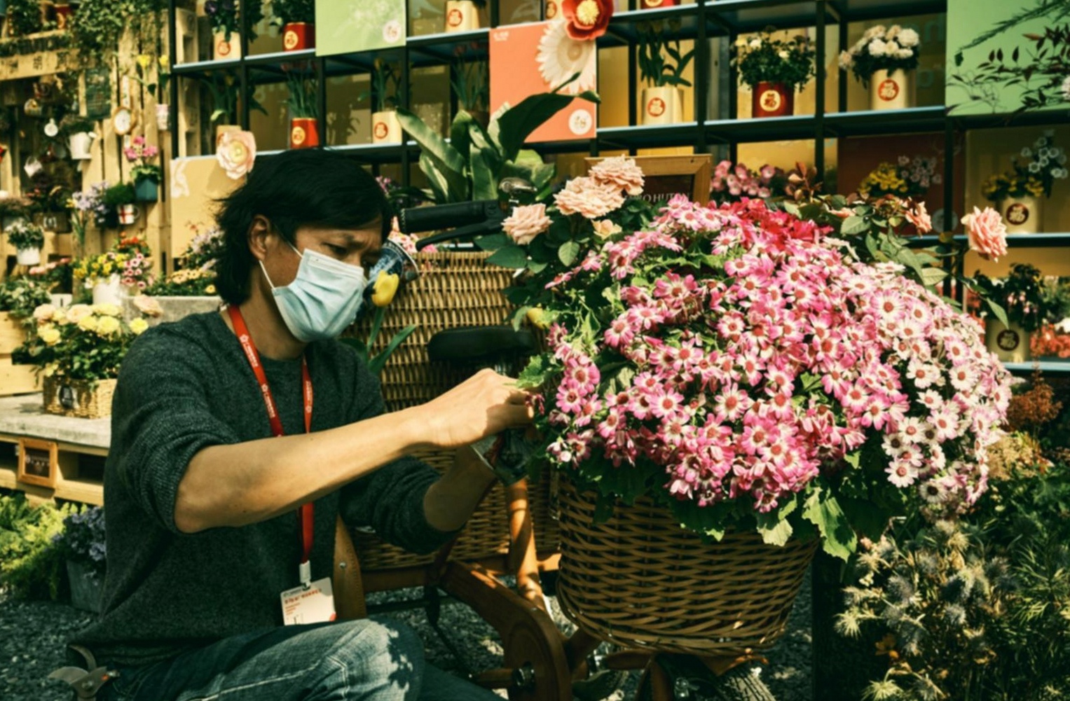 Floral arrangement workspace showing session environment